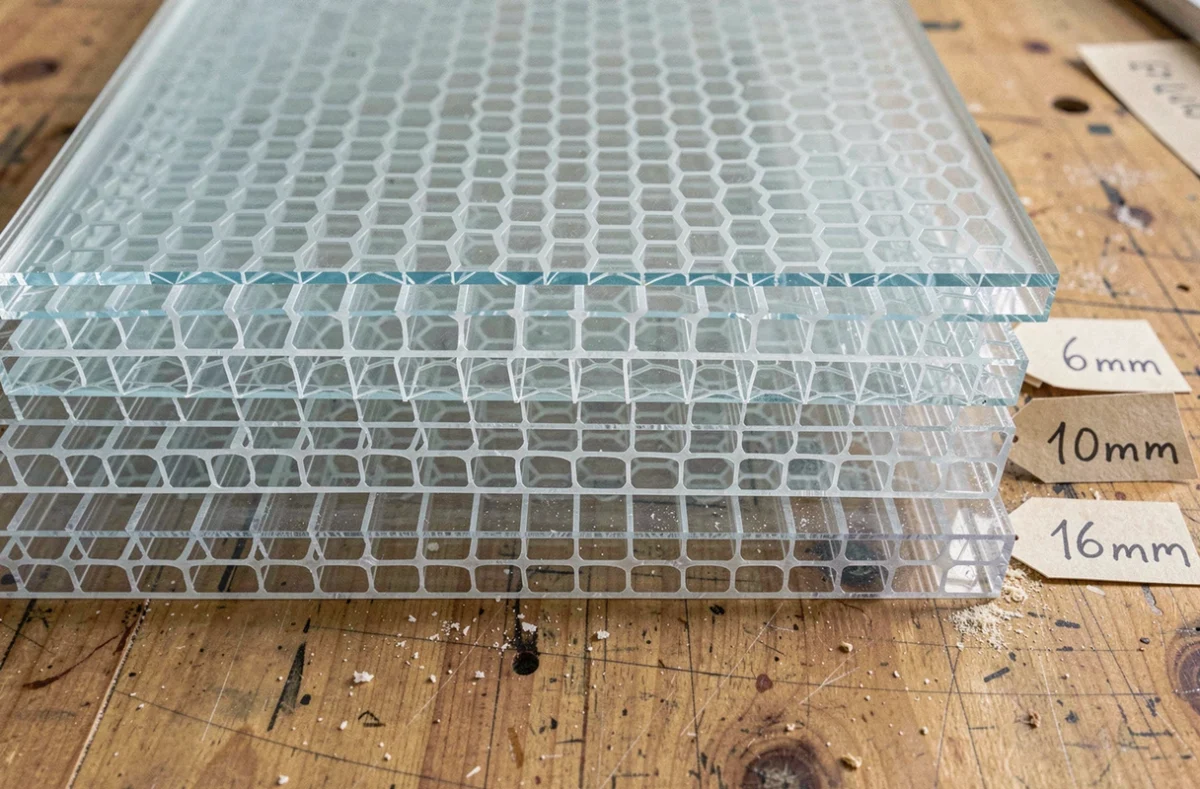 Comparaison de trois épaisseurs de plaques de polycarbonate alvéolaire pour pergola : 6mm, 10mm et 16mm