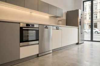 Cuisine haut de gamme avec électroménager encastré Miele et sous-marque Imperial en showroom moderne